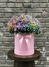 Цветочная композиция из Гипсофила и Розы в шляпной коробке в Терновском