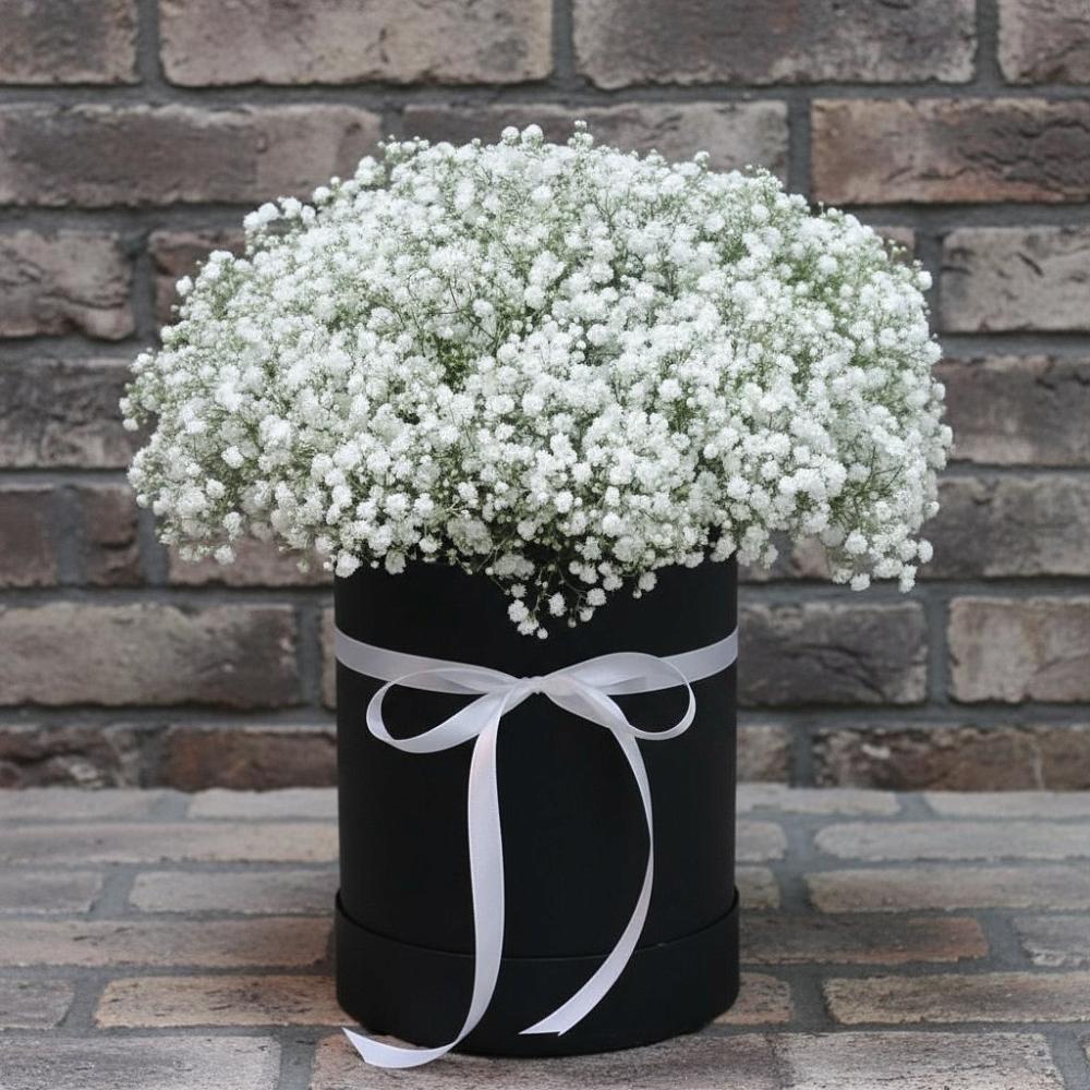 Цветочная композиция из Гипсофила в шляпной коробке в Терновском