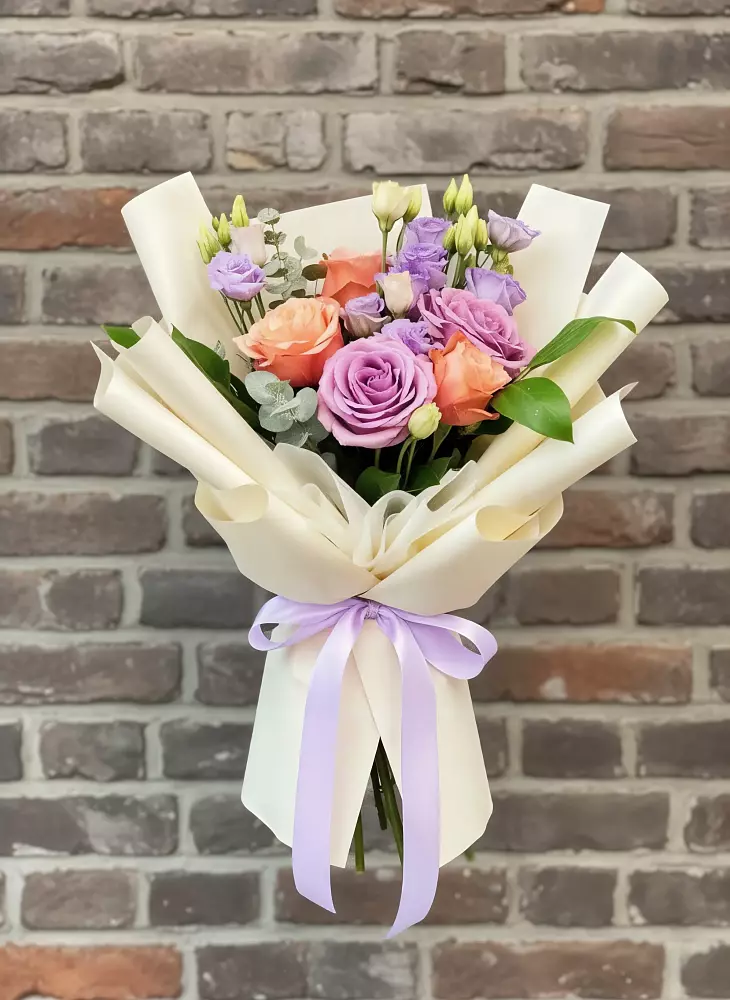 Букет цветов из: Лизиантусы и Розы в Терновском