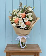 Букет цветов из:  Альстромерии, Лизиантусы, Розы и Хризантемы #REPLACE_PRED# Терновском