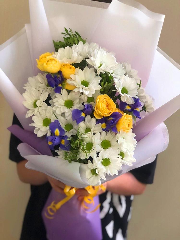 Букет цветов из: Ирисы, Хризантемы и Розы в Терновском