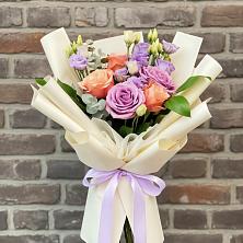 Букет цветов из:  Лизиантусы и Розы в Терновском