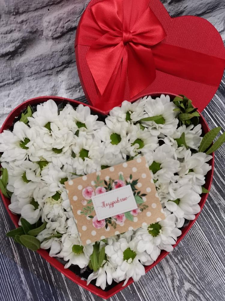 Цветочная композиция из Хризантемы в виде сердца в Терновском